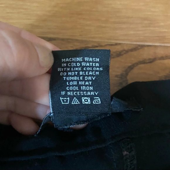 BCBGMAXAZRIA pleated black capris in size small - Picture 7 of 10